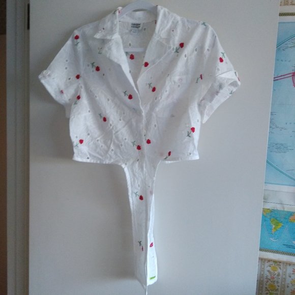 Tops - Unique Vntg Crop Top White and Red, XL NWOT